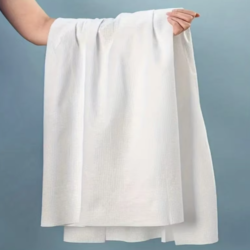 Soft disposable bath towels are used for beauty salon hydrotherapy